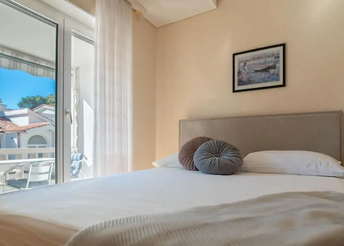 Sladojevic * 奥米什