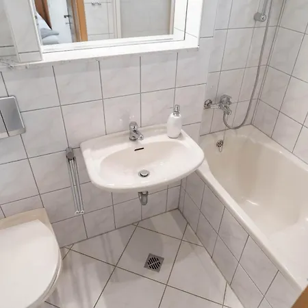 Sladojevic * أوميس