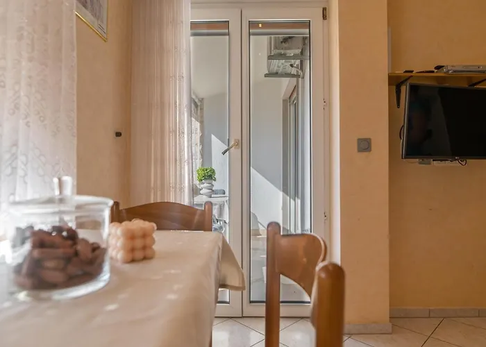 Sladojevic אומיס