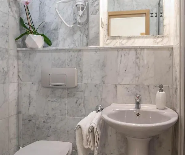 Sladojevic אומיס