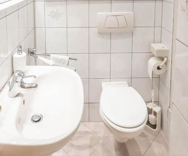 Sladojevic אומיס